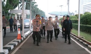 Kapolda Metro Jaya Irjen Pol Karyoto turun langsung ke lapangan memantau jalannya kegiatan unjuk rasa dan kondisi terkini di kawasan Gedung DPR/MPR RI, Jakarta, Kamis (1/5/2025).