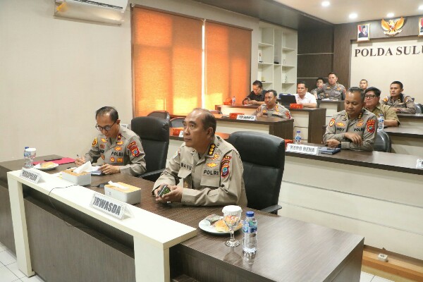 Wakapolda Sulawesi Utara Brigjen Pol Bahagia Dachi mengingatkan kepada personel Polda Sulut dan jajaran agar mengoptimalkan Operasi Kewilayahan "Berantas Premanisme 2025" di Sulawesi Utara.