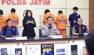 Ditressiber Polda Jawa Timur berhasil mengungkap group WhatsApp (WA) "INFO VID" yang digunakan untuk menyebarkan konten pornografi dan mencari pasangan sesama jenis (Gay).