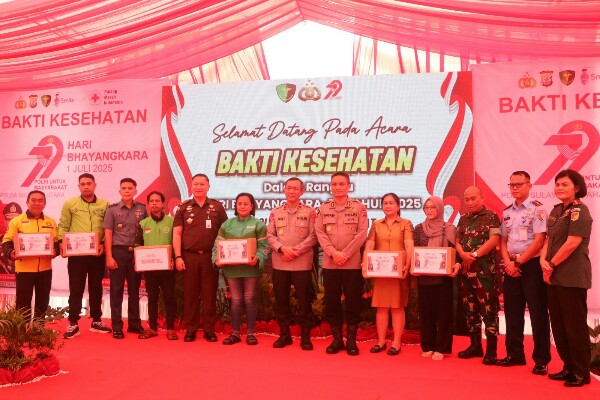 Polda Sulawesi Utara menggelar pemeriksaan kesehatan gratis kepada ratusan pengemudi ojek online (Ojol), yang dilaksanakan di halaman RS Bhayangkara Tingkat III Manado, Senin (16/6/2025).