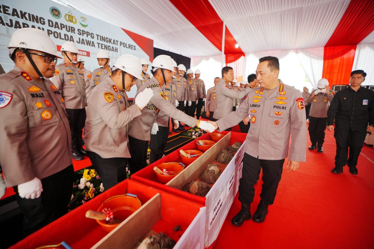 Kapolri Jenderal Listyo Sigit Prabowo menghadiri kegiatan Groundbreaking dapur Satuan Pelayanan Pemenuhan Gizi (SPPG) tingkat Polres jajaran Polda Jawa Tengah (Jateng), Rabu (25/6/2025).