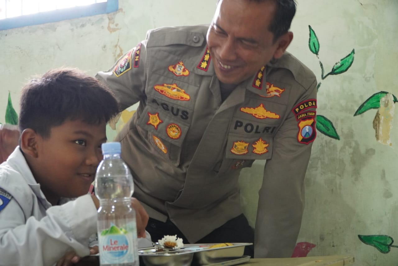 Polda Jawa Timur mendukung penuh program Asta Cita Presiden Prabowo Subianto dalam mewujudkan pelayanan pemenuhan Gizi bagi para pelajar.