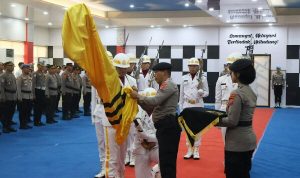 Irjen Pol Roycke Harry Langie Polda Sulawesi Utara menggelar upacara pemuliaan nilai-nilai luhur Tribrata, pencucian Pataka Polda Sulut "Maesa'an Waya", yang dilaksanakan di aula Catur Prasetya Polda Sulut, Senin (23/6/2025).