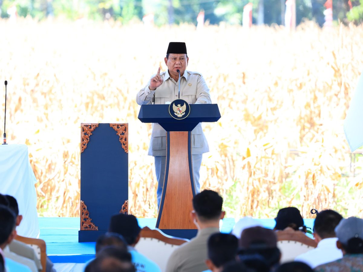 Presiden Prabowo Subianto menyampaikan rasa syukurnya didampingi oleh para tokoh patriotik dalam mewujudkan swasembada pangan Indonesia.