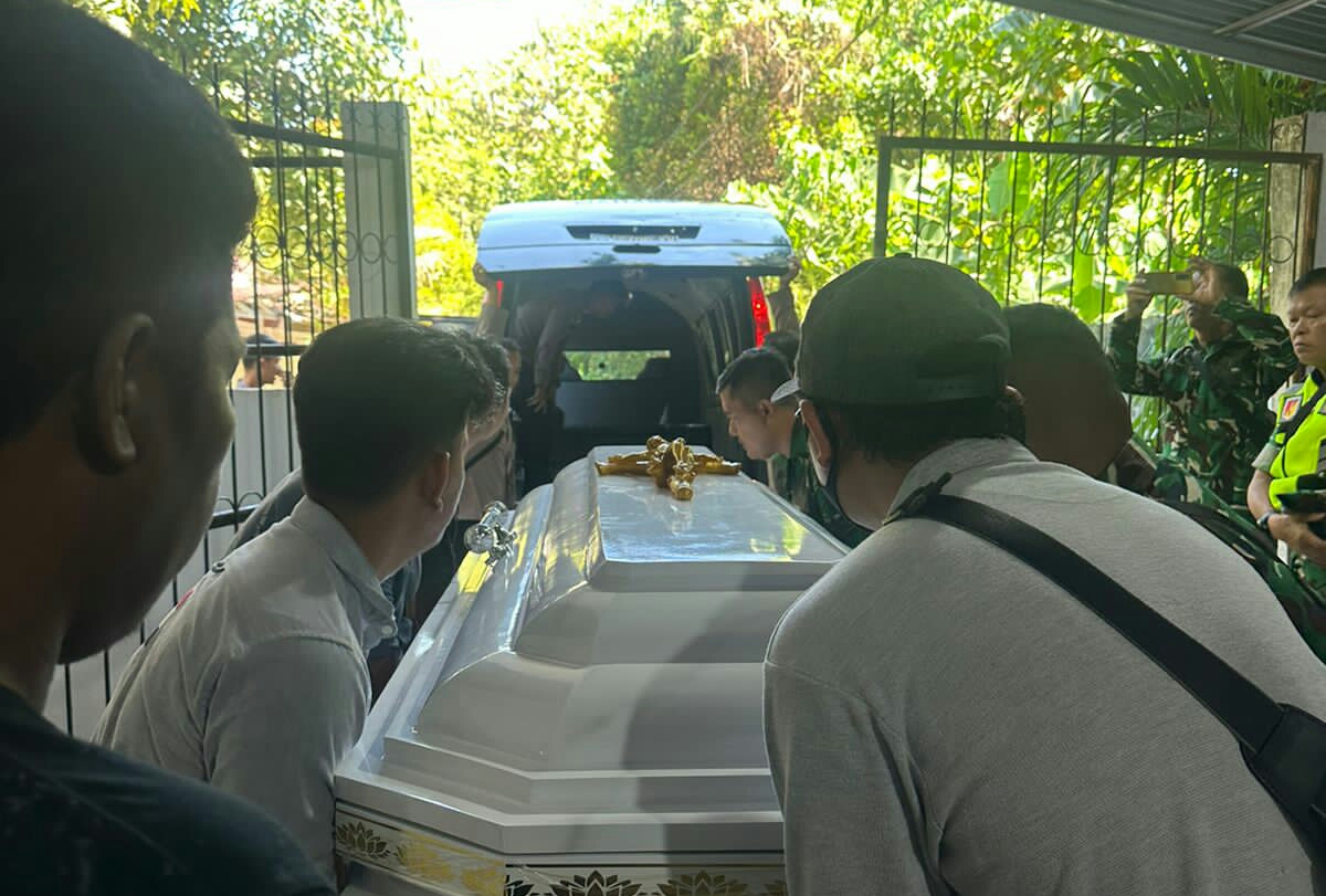 Tiga jenazah korban kebakaran KM Barcelona V A dipulangkan ke Kabupaten Kepulauan Talaud, Senin (21/7/2025).