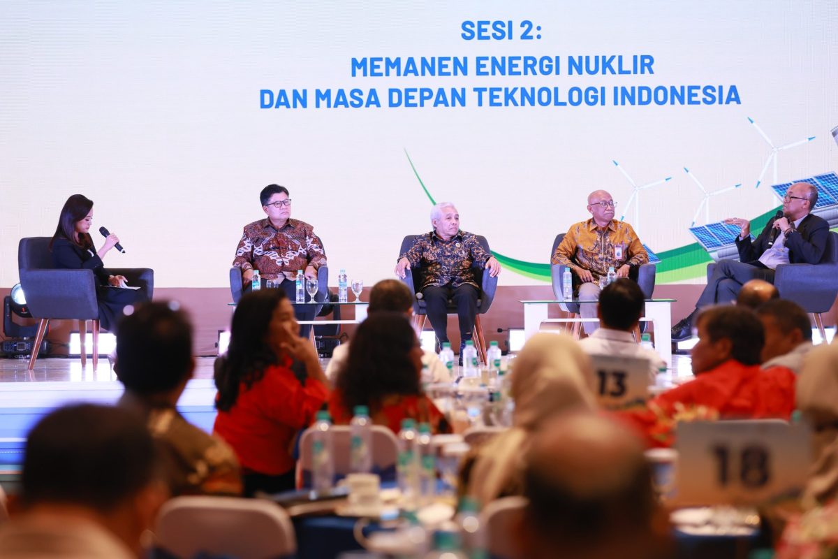 Pemerintah bersama PT PLN (Persero)  berkomitmen untuk menghadirkan Pembangkit Listrik Tenaga Nuklir (PLTN) di Indonesia demi menghadirkan solusi energi yang andal, bersih dan terjangkau.