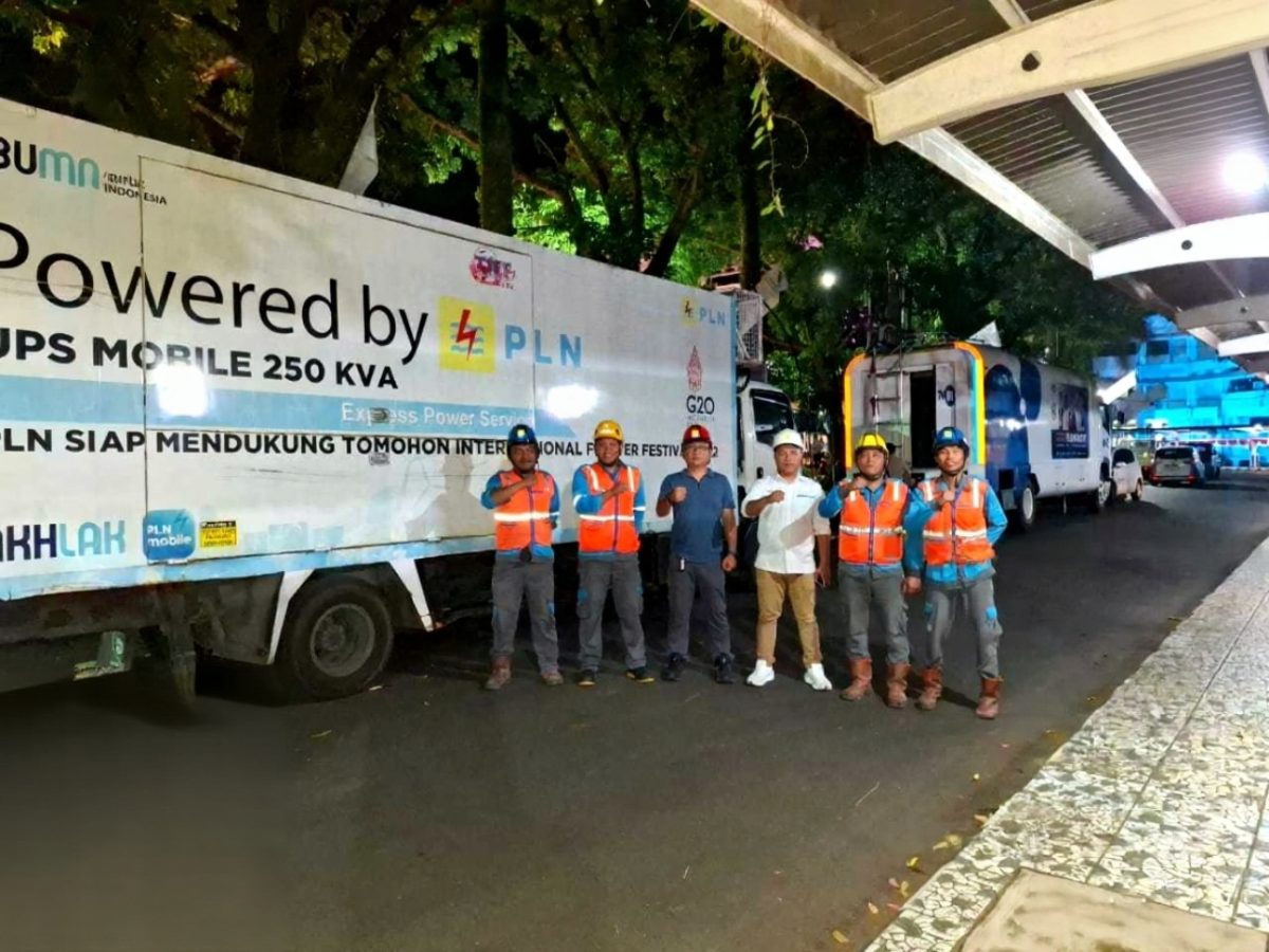 PT PLN (Persero) untuk menghadirkan listrik andal di setiap momentum penting daerah kembali dibuktikan dalam perayaan Hari Ulang Tahun ke-61
