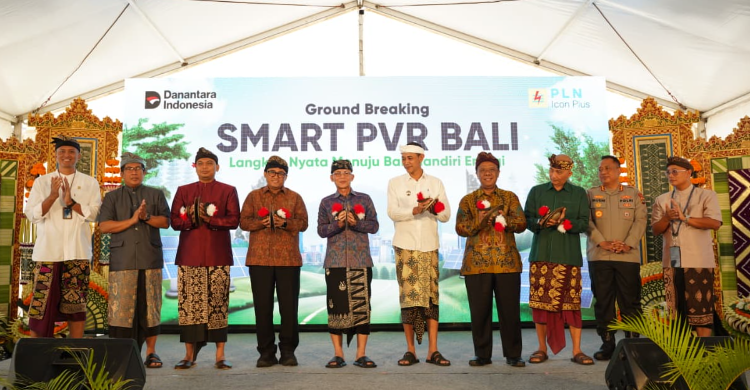 PLN Icon Plus bersama PLN Group resmi memulai langkah besar menuju terwujudnya Bali Mandiri Energi melalui kegiatan groundbreaking proyek Smart PVR (Photovoltaic Resource) pertama di Bali.