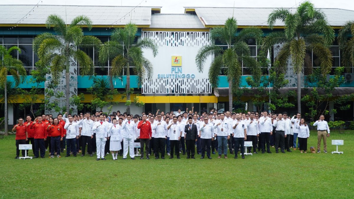 PT PLN (Persero) Unit Induk Distribusi (UID) Sulawesi Utara, Sulawesi Tengah, dan Gorontalo (Suluttenggo) turut memeriahkan peringatan Hari Pahlawan 10 November dengan menyelenggarakan upacara bendera bertempat di Kantor PLN UID Suluttenggo.