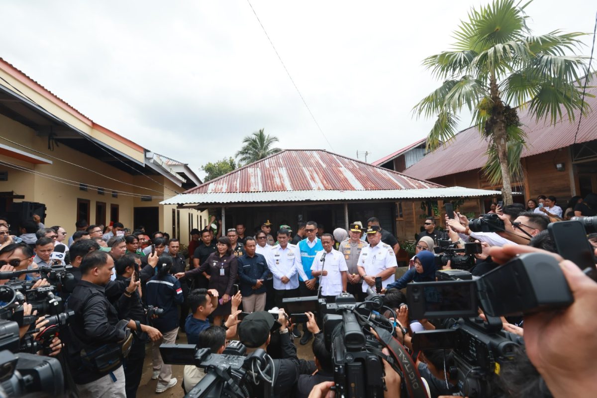 Menteri ESDM Bahlil Lahadalia merincikan realisasi program BPBL tahun 2024 mencapai 155.429 rumah tangga. Sementara itu, hingga September 2025, sebanyak 135.482 rumah tangga telah menerima sambungan listrik dari target 215.000 rumah tangga pada akhir tahun.