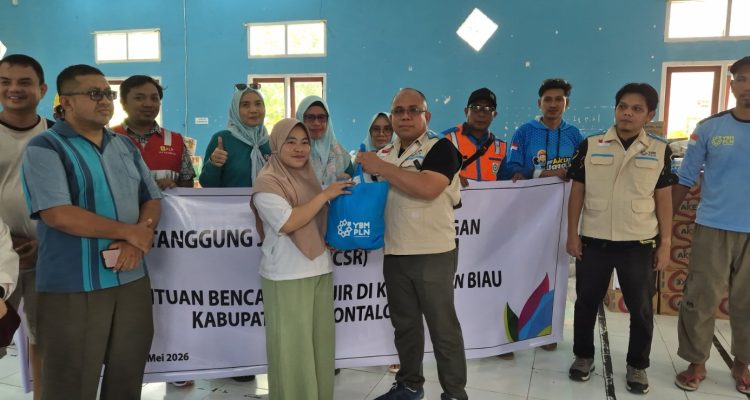 PLN UID Suluttenggo PT PLN (Persero) Unit Pelaksana Pelayanan Pelanggan (UP3) Gorontalo bergerak cepat menyalurkan bantuan kemanusiaan bagi masyarakat yang terdampak bencana banjir di Kecamatan Biau, Kabupaten Gorontalo Utara, pada Minggu (31/5).