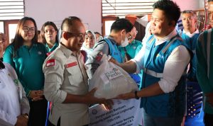 PT PLN (Persero) UP3 Kotamobagu melalui program Tanggung Jawab Sosial dan Lingkungan (TJSL) menyalurkan bantuan kemanusiaan kepada masyarakat terdampak banjir bandang di Desa Solimandungan I dan Desa Solimandungan II, Kecamatan Bolaang, Kabupaten Bolaang Mongondow.
