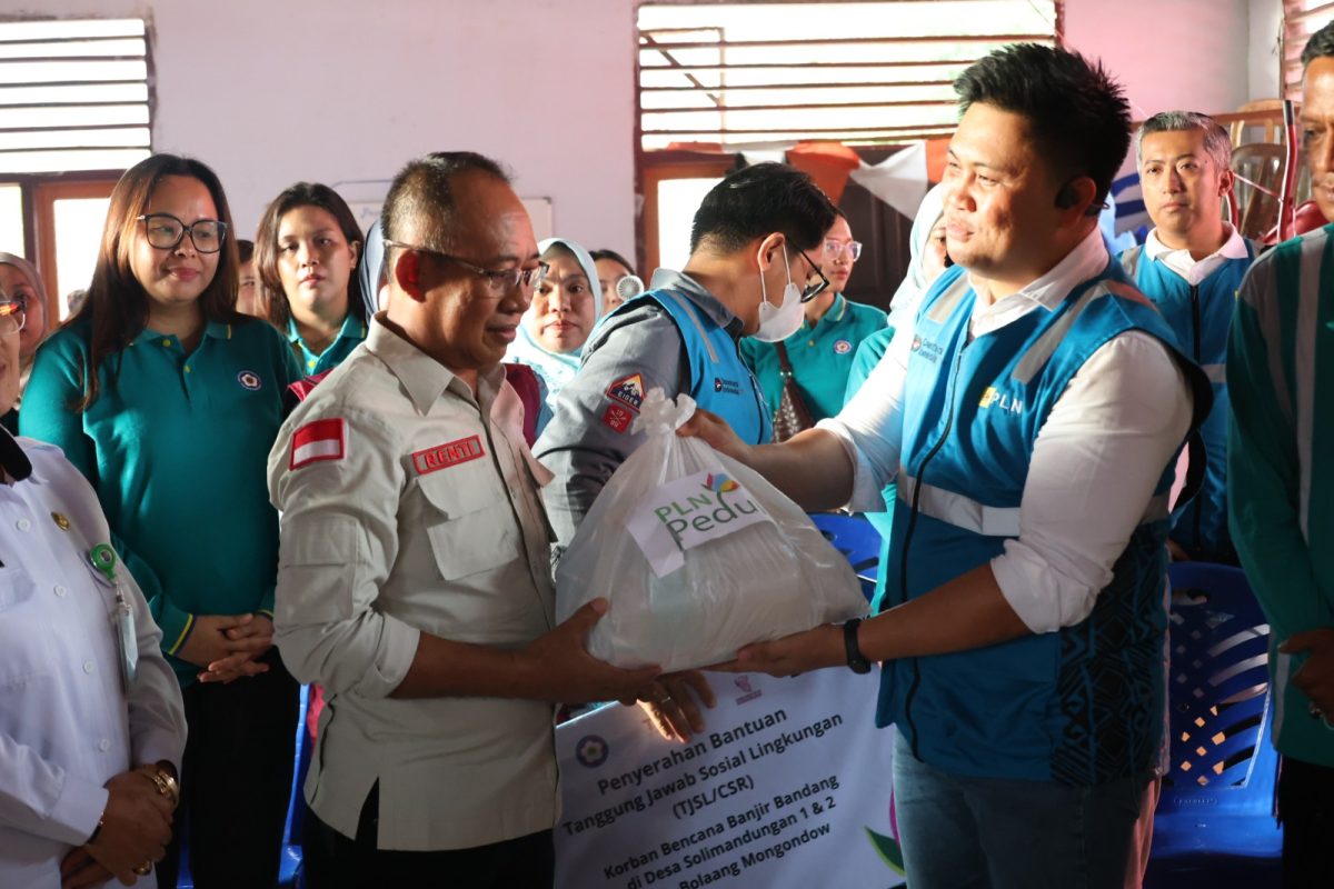 PT PLN (Persero) UP3 Kotamobagu melalui program Tanggung Jawab Sosial dan Lingkungan (TJSL) menyalurkan bantuan kemanusiaan kepada masyarakat terdampak banjir bandang di Desa Solimandungan I dan Desa Solimandungan II, Kecamatan Bolaang, Kabupaten Bolaang Mongondow.