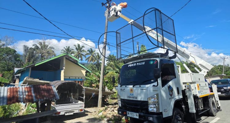 Pasca gempa bumi berkekuatan Magnitudo 6,7 yang berpusat sekitar 42 km tenggara Palu pada Selasa (16/6), PT PLN (Persero) Unit Pelaksana Pelayanan Pelanggan (UP3) Palu bergerak cepat melakukan inspeksi dan pemulihan sistem kelistrikan di wilayah terdampak.