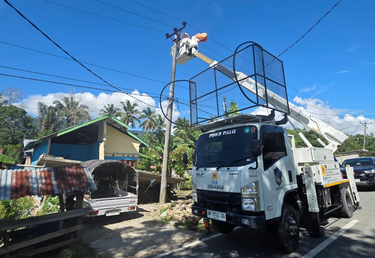Pasca gempa bumi berkekuatan Magnitudo 6,7 yang berpusat sekitar 42 km tenggara Palu pada Selasa (16/6), PT PLN (Persero) Unit Pelaksana Pelayanan Pelanggan (UP3) Palu bergerak cepat melakukan inspeksi dan pemulihan sistem kelistrikan di wilayah terdampak.