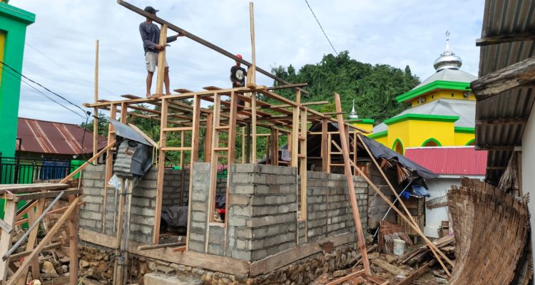 Polres Bolaang Mongondow Utara meresmikan program bedah rumah bagi warga kurang mampu di Desa Paku Selatan, Kecamatan Bolangitang Barat, Rabu (17/6/2026).