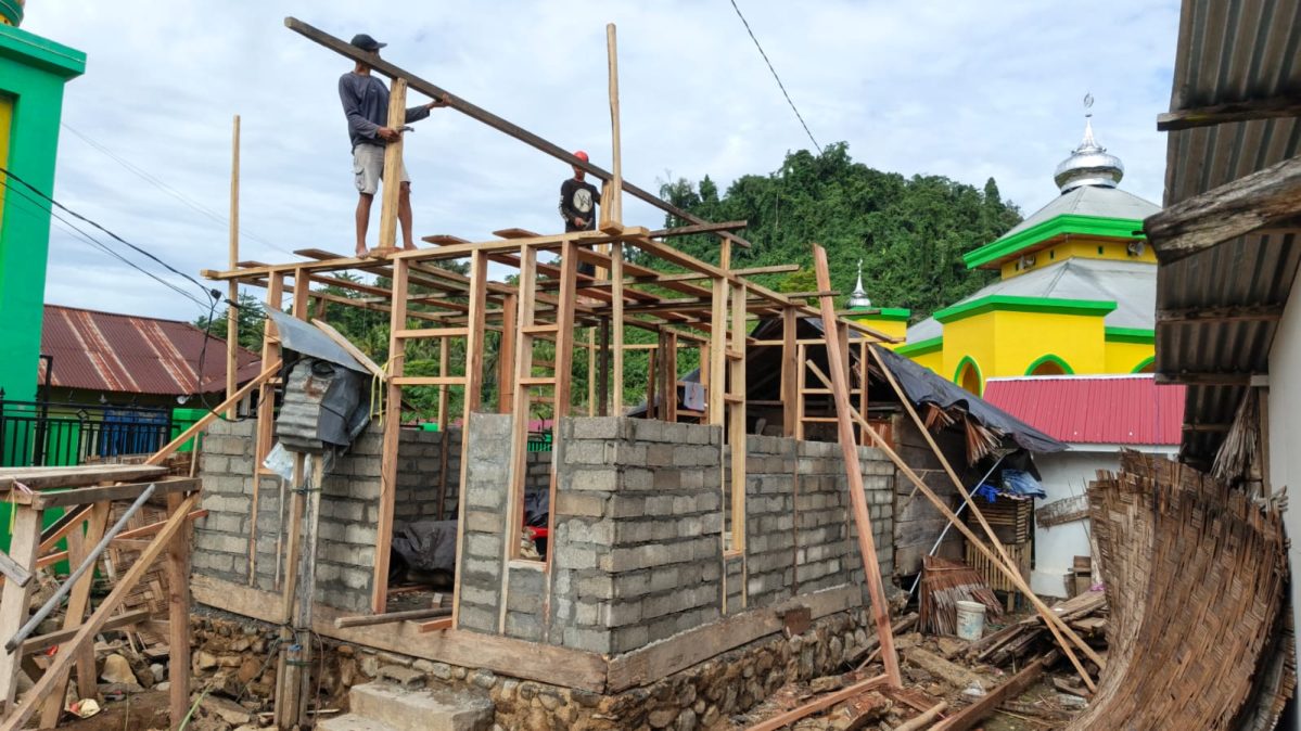Polres Bolaang Mongondow Utara meresmikan program bedah rumah bagi warga kurang mampu di Desa Paku Selatan, Kecamatan Bolangitang Barat, Rabu (17/6/2026).