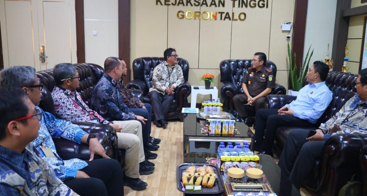 PLN UID Suluttenggo PT PLN (Persero) Unit Induk Distribusi Sulawesi Utara, Sulawesi Tengah, dan Gorontalo (UID Suluttenggo) terus berkomitmen memperkuat kolaborasi antarlembaga guna memastikan pembangunan infrastruktur kelistrikan berjalan optimal.