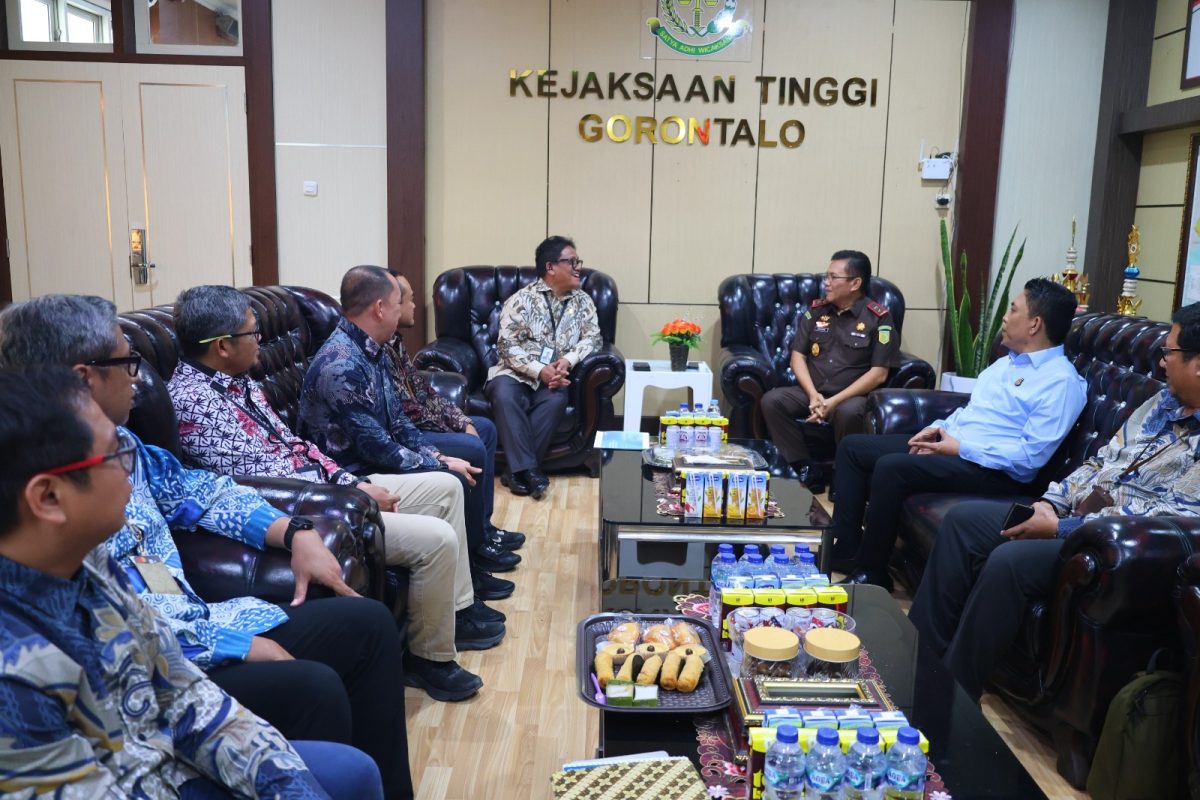 PT PLN (Persero) Unit Induk Distribusi Sulawesi Utara, Sulawesi Tengah, dan Gorontalo (UID Suluttenggo) terus berkomitmen memperkuat kolaborasi antarlembaga guna memastikan pembangunan infrastruktur kelistrikan berjalan optimal.