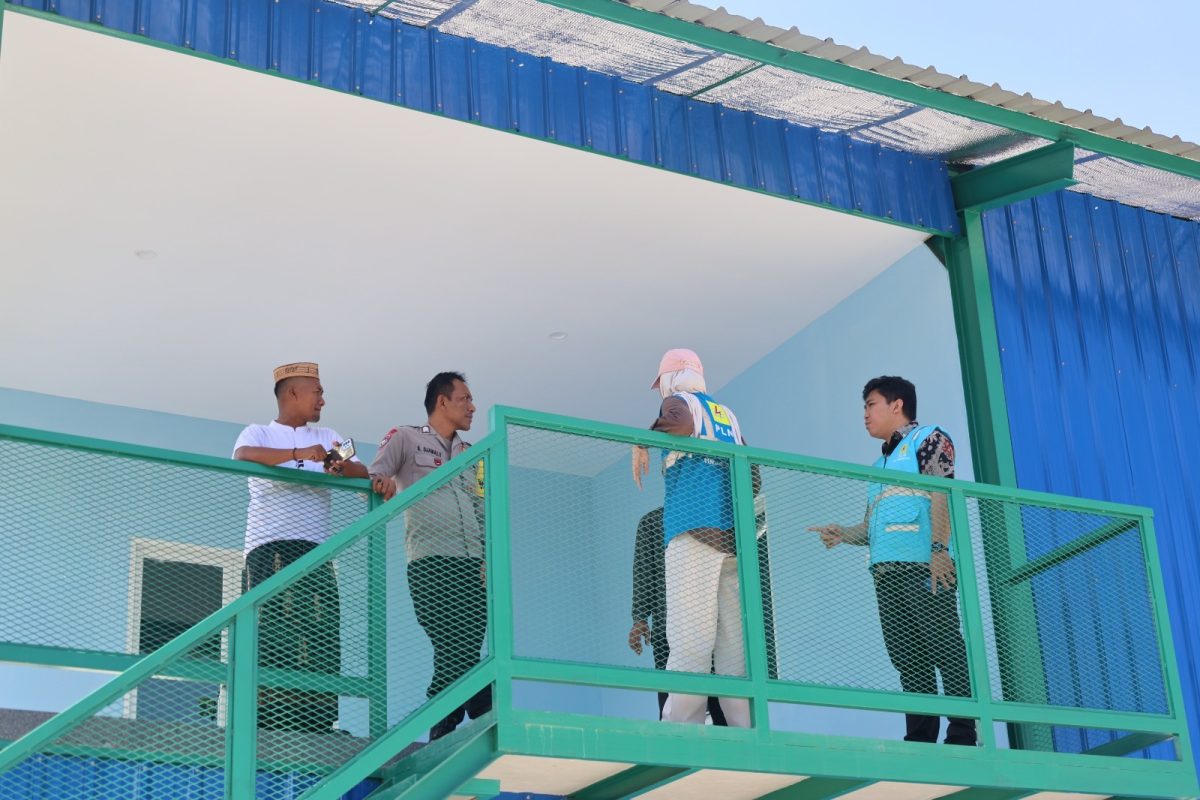 PT PLN (Persero) Unit Induk Distribusi Sulawesi Utara, Sulawesi Tengah, dan Gorontalo (UID Suluttenggo) melalui Unit Pelaksana Pelayanan Pelanggan (UP3) Gorontalo meresmikan bantuan Program Tanggung Jawab Sosial dan Lingkungan (TJSL) di Kelurahan Tilihuwa, Kecamatan Limboto, Kabupaten Gorontalo, pada Jumat (17/7).