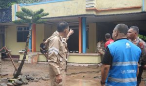 PT PLN (Persero) UP3 Tahuna bergerak cepat memulihkan sistem kelistrikan yang terdampak banjir dan tanah longsor di Kecamatan Tamako, Kabupaten Kepulauan Sangihe.