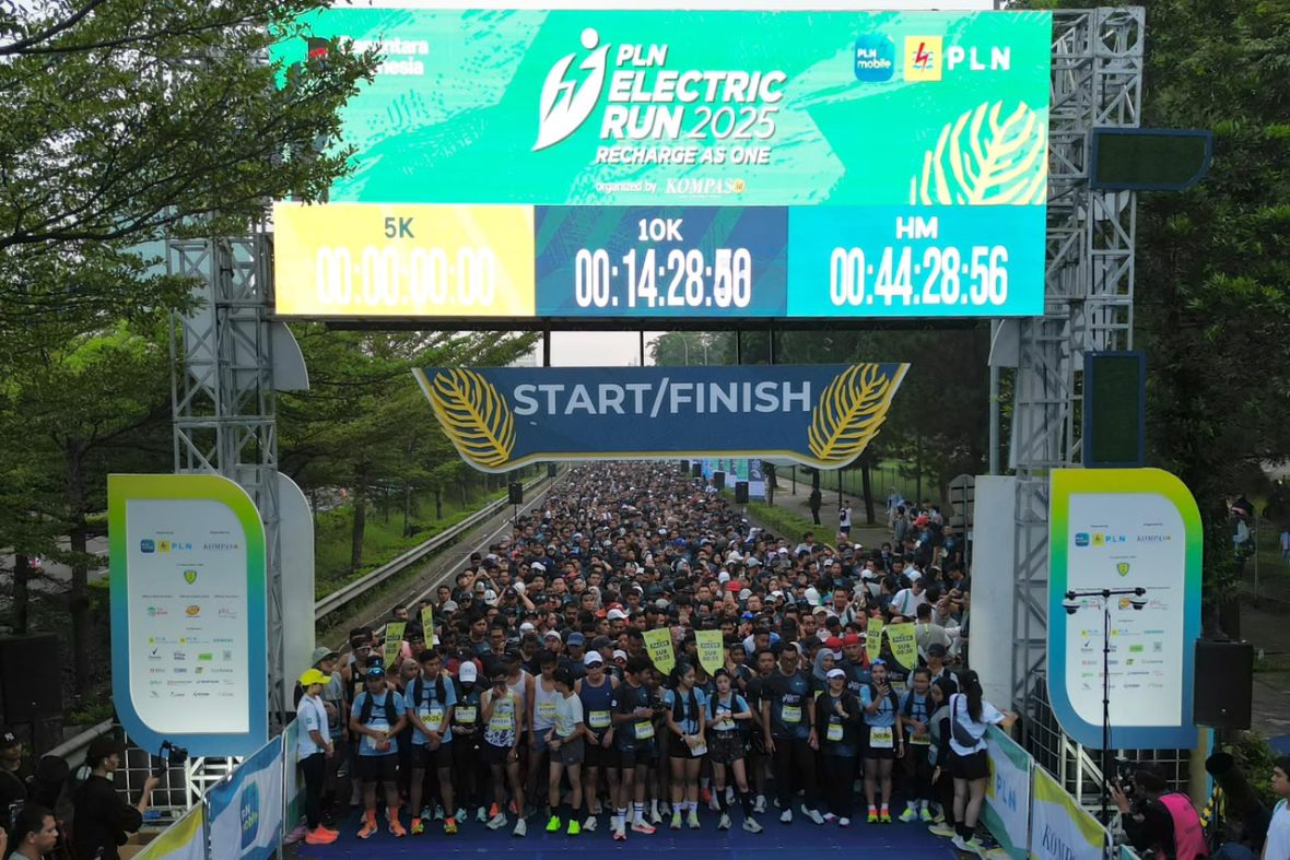 Para peserta memadati garis start sebelum flag off PLN Electric Run 2025 di kawasan Indonesia Convention Exhibition (ICE) Bumi Serpong Damai, Tangerang tahun lalu. Pada gelaran tersebut, lebih dari 7.500 peserta yang terbagi dalam 3 kategori, yakni 5K, 10K, dan half marathon ikut dalam ajang lari tahunan ramah lingkungan ini