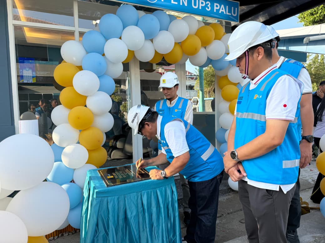 PT PLN (Persero) resmi menambah dan mengoperasikan fasilitas Stasiun Pengisian Kendaraan Listrik Umum (SPKLU) Center berteknologi fast charging di Kantor PLN UP3 Palu pada Rabu (27/8).