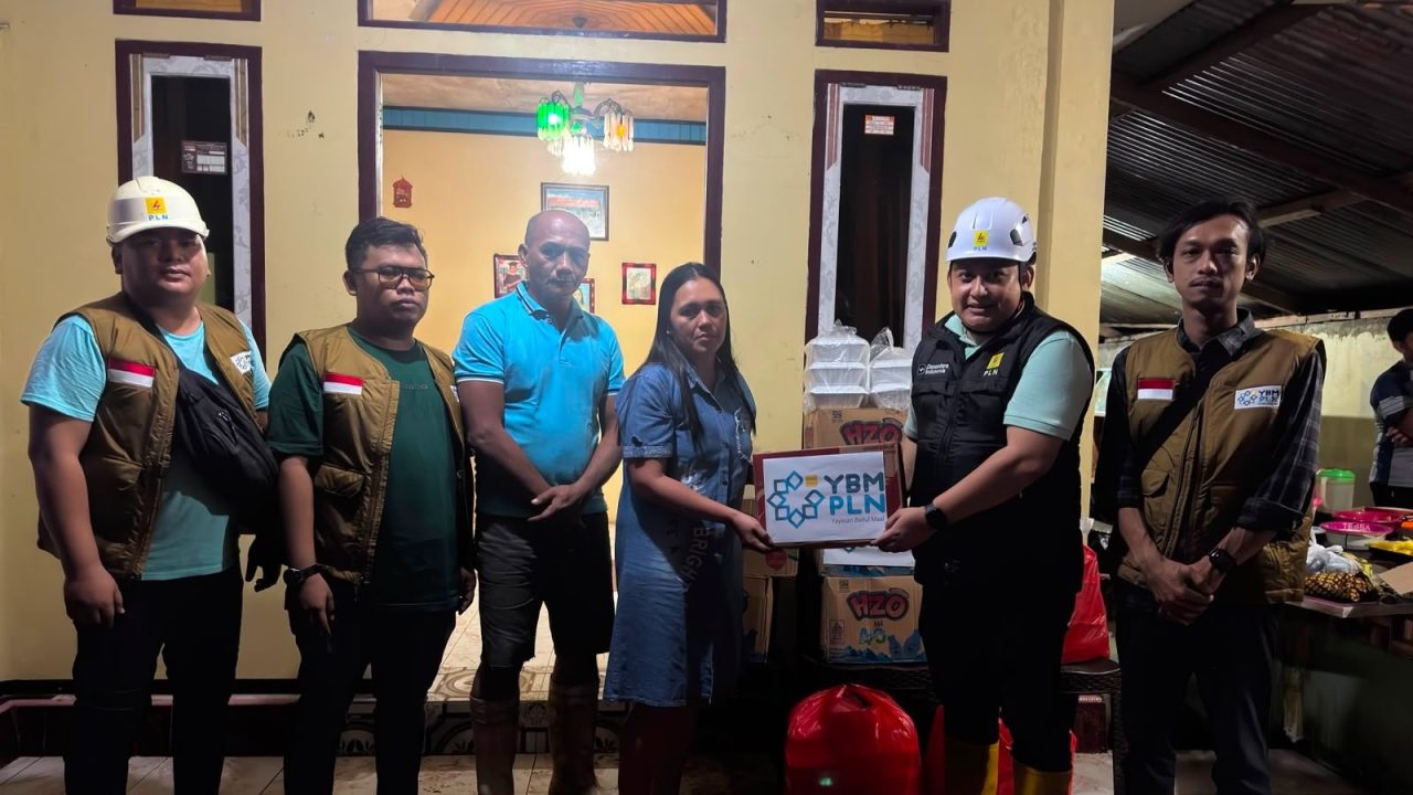 PLN UID Suluttenggo Semangat HUT ke-81 RI, YBM PLN Penyalur Bantuan Bagi Korban Banjir dan Longsor di Tamako