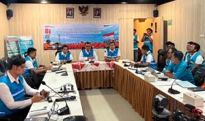 Darmawan Prasodjo Suasana Direktur Utama PLN, Darmawan Prasodjo, saat memimpin rapat koordinasi siaga bencana Flores, Nusa Tenggara Timur, sekaligus melakukan konferensi pers di PLN Unit Pelayanan Pelanggan Flores Bagian Barat, Manggarai Barat, pada Sabtu malam (15/8).