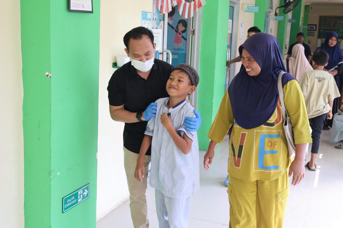 Yayasan Baitul Maal (YBM) PLN UP3 Tolitoli menggelar program Khitanan Sehat Ceria bagi 79 anak di Kecamatan Galang, Kabupaten Tolitoli, Minggu (24/8/2026).