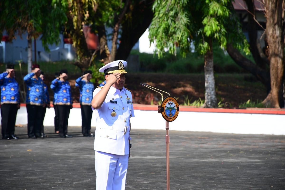 Kodaeral VIII menggelar ziarah dalam rangka memperingati HUT ke-81 TNI Angkatan Laut (TNI AL) Tahun 2026 di Taman Makam Pahlawan (TMP) Kairagi Weru, Kecamatan Paal Dua, Kota Manado, Senin (7/9/2026).