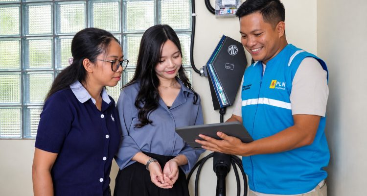 PLN UID Suluttenggo PT PLN (Persero) Unit Induk Distribusi Sulawesi Utara, Tengah, dan Gorontalo (UID Suluttenggo) bersama PT Indonesia Comnets Plus (Icon Plus) menghadirkan pembaruan layanan Home Charging Services (HCS) Ultima.