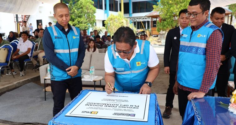 PT PLN (Persero) Unit Pelaksana Pelayanan Pelanggan (UP3) Kotamobagu meresmikan Gedung Pekerjaan Dalam Keadaan Bertegangan (PDKB) Bogani, Rabu (23/9).