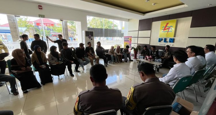 UP3 Palu PT PLN (Persero) terus melakukan berbagai langkah penguatan sistem kelistrikan di Kota Palu dan sekitarnya seiring dengan kondisi pasokan listrik pada sistem interkoneksi Sulawesi Bagian Selatan (Sulbagsel) yang masih menghadapi tantangan akibat kondisi cuaca dan keterbatasan pasokan pembangkit hidro.