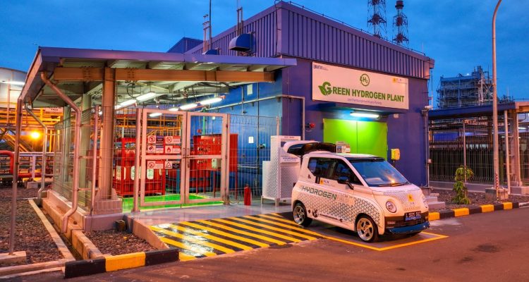 PT PLN (Persero) melalui subholding PT PLN Nusantara Power (PLN NP) dan PT PLN Indonesia Power (PLN IP) meraih empat penghargaan ASEAN Energy Awards 2026 atas inovasi di bidang energi bersih yang berkelanjutan.