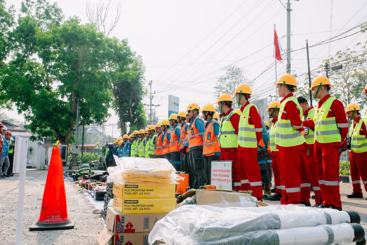 Memaknai momentum Hari Listrik Nasional (HLN) ke-81, PT PLN (Persero) Unit Pelaksana Pelayanan Pelanggan (UP3) Gorontalo menggelar Apel Gelar Peralatan dan Pasukan.